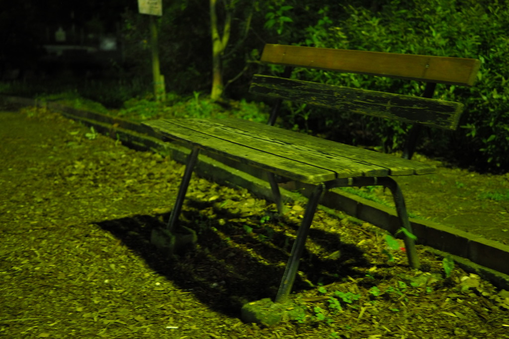 夜のベンチ１