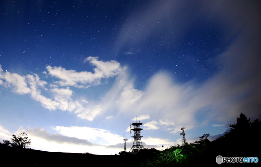 雲と星空と鉄塔と。