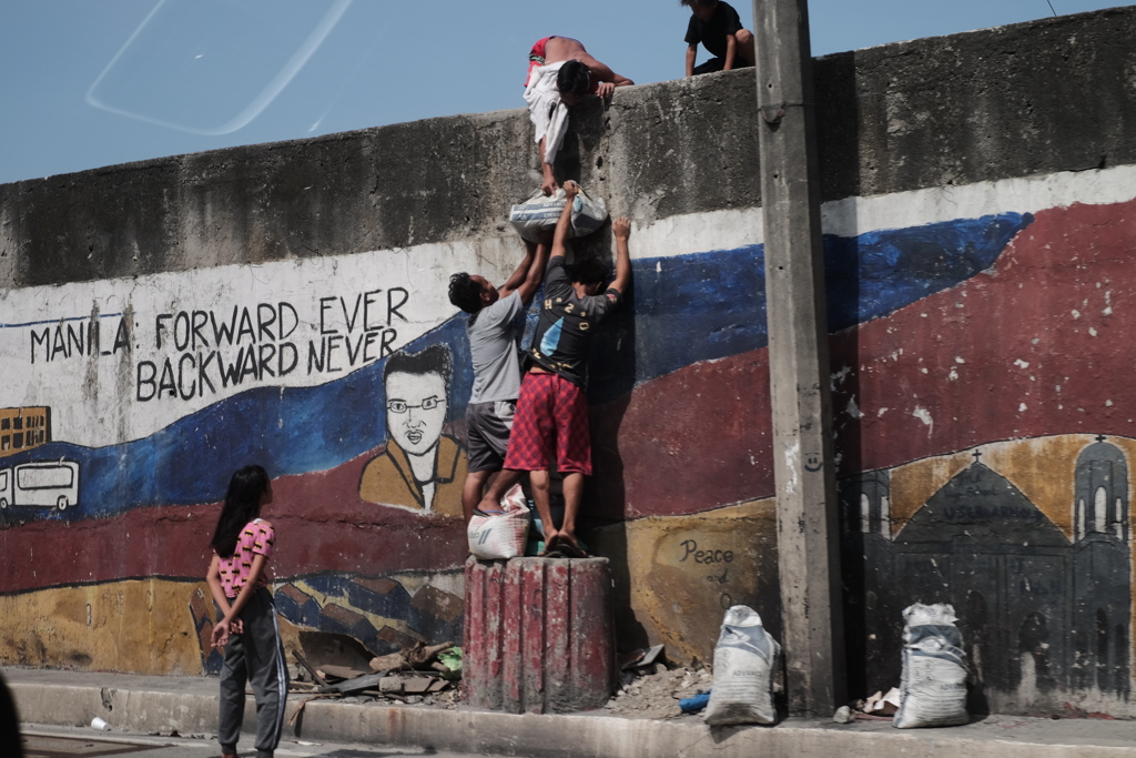 セメント泥棒　マニラの貧困