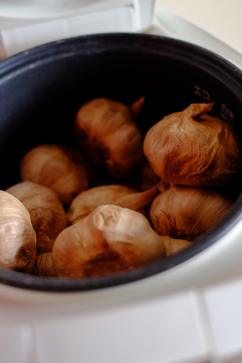 黒にんにく製作中