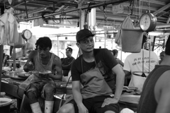 何見てんだよ！