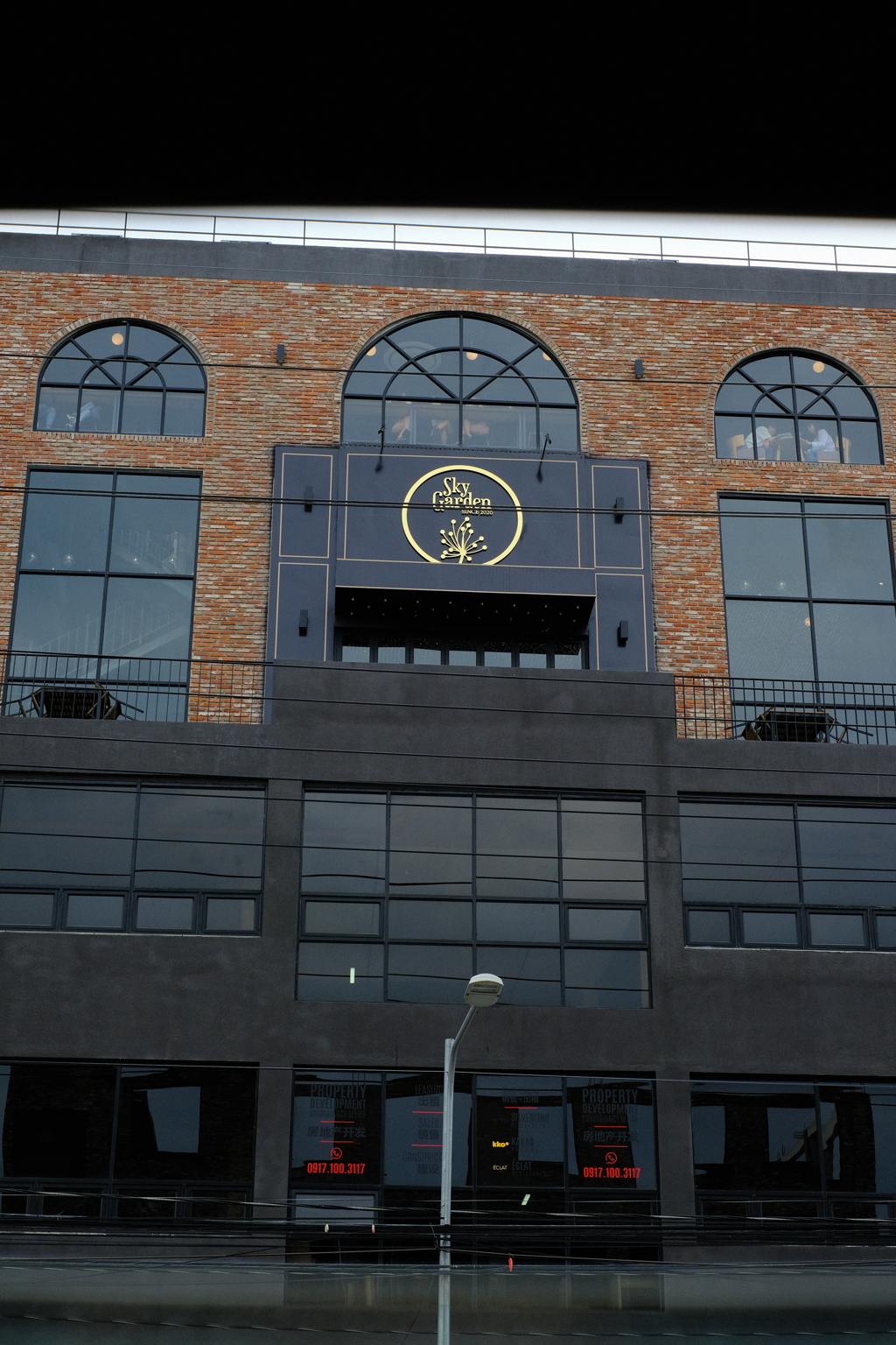 見上げるとそこには！