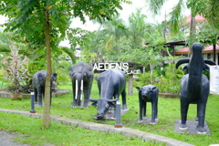 ちょっと怖い置物