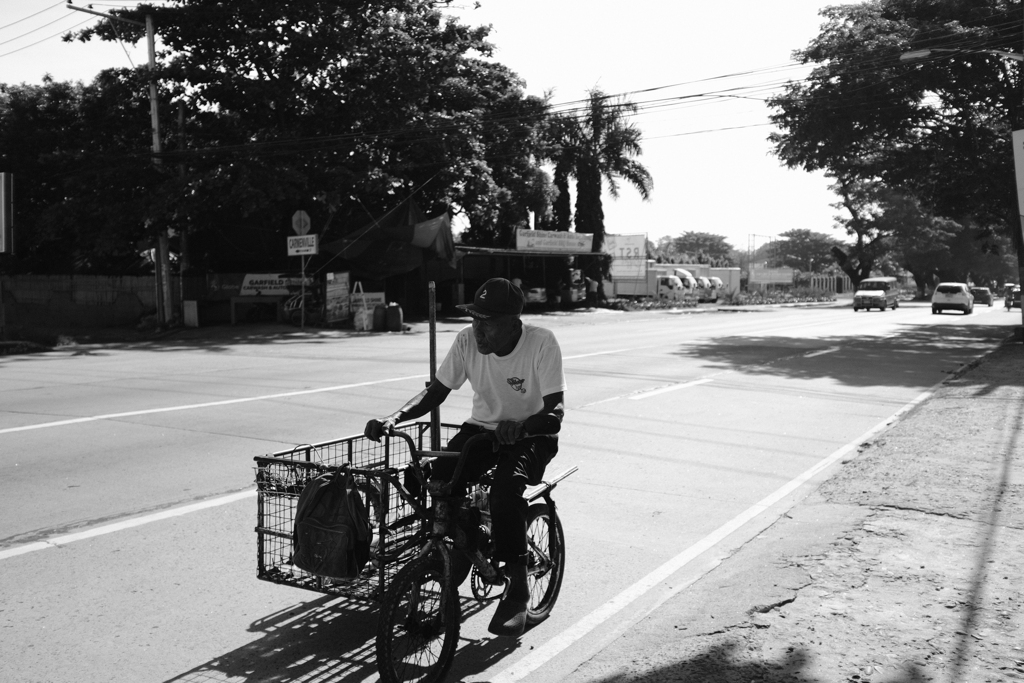 ゆっくりと通り過ぎて行った