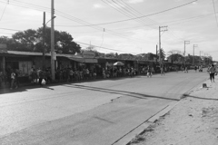 マーケット入場規制の長い列