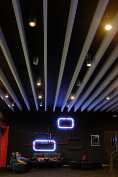 映画館の待合室