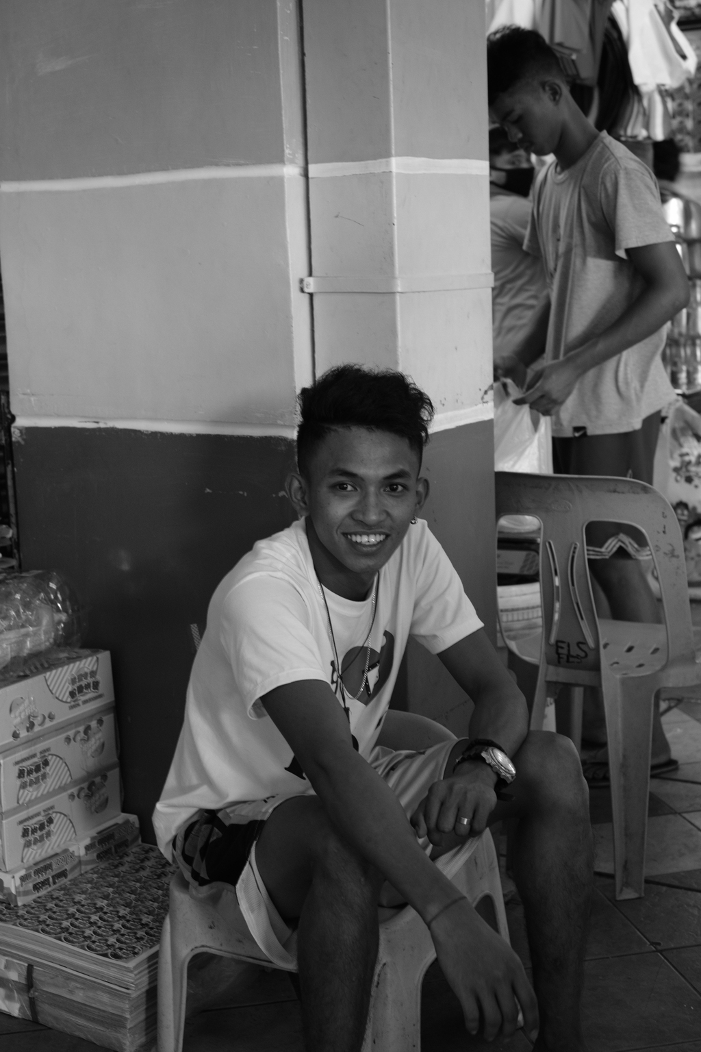 市場のハンサムボーイ