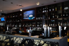 気になるカウンターの中の…