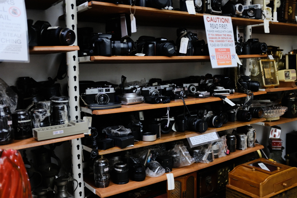 フィリッピンのアンティークショップ　お宝？