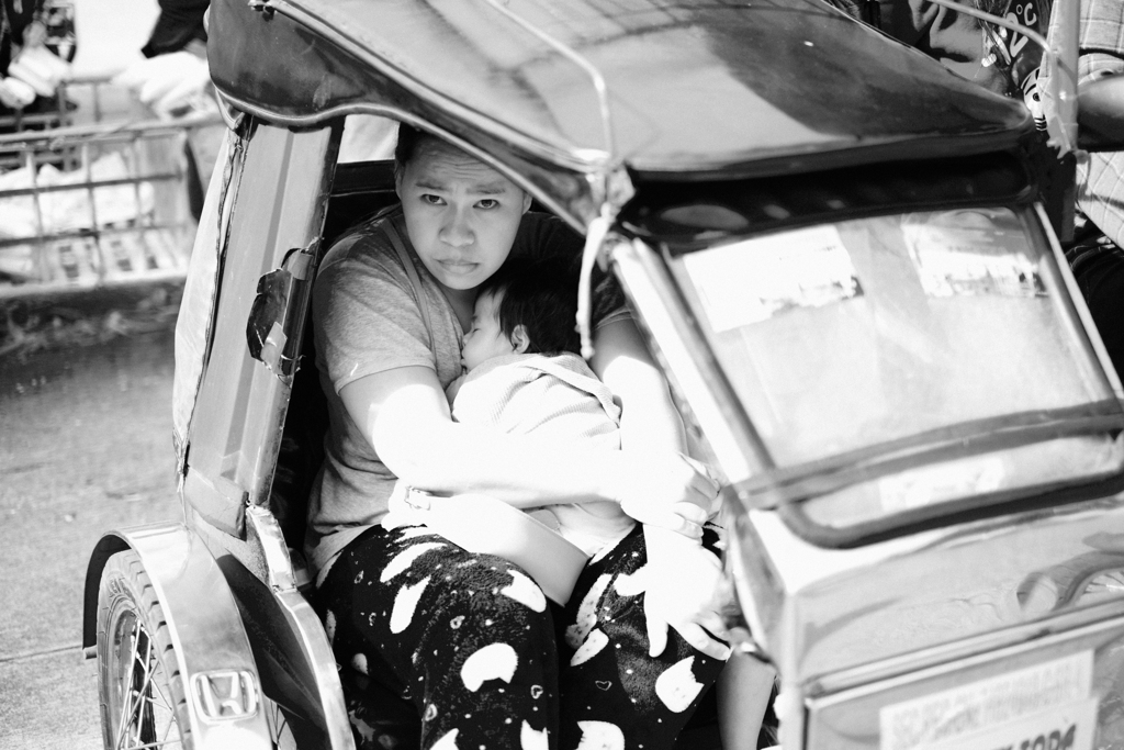 何見てんのよ！