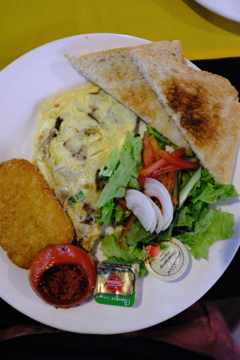 晴れた土曜はおしゃれなレストランで朝食を １