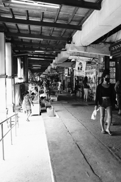 ちょっと危なげなマーケット