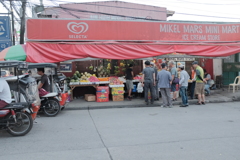 露店のフルーツショップ