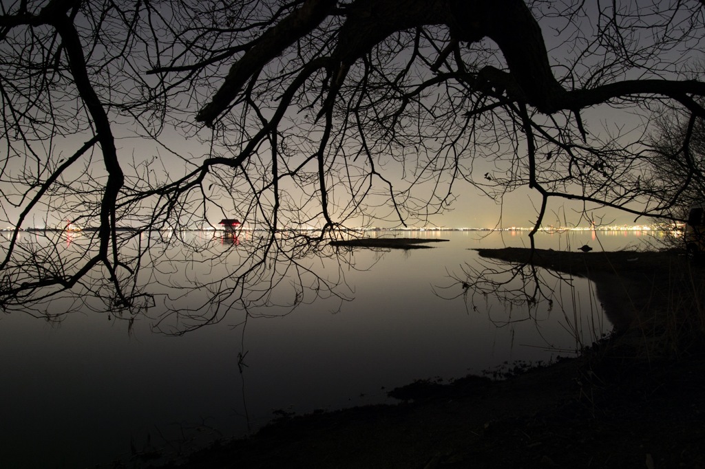 夜の琵琶湖畔